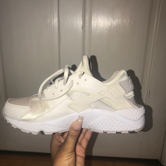 Nike Shoes - Nike Air Huarache